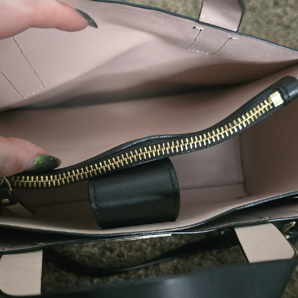 Kate Spade ♠️ Black & Baby Pink Leather Small/Med Satchel W/ Key Holder (EUC)✨